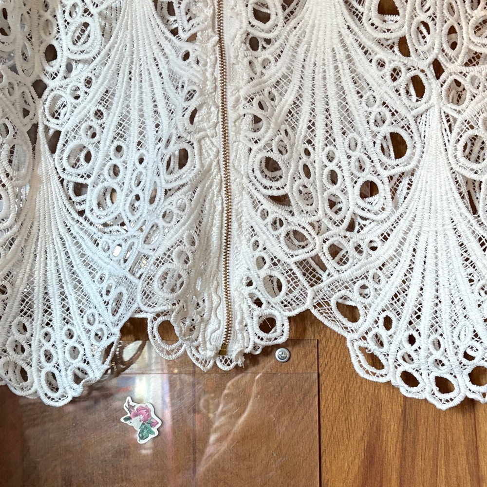 Blashe White Open Lace Short Sleeve - Picture 8 of 8